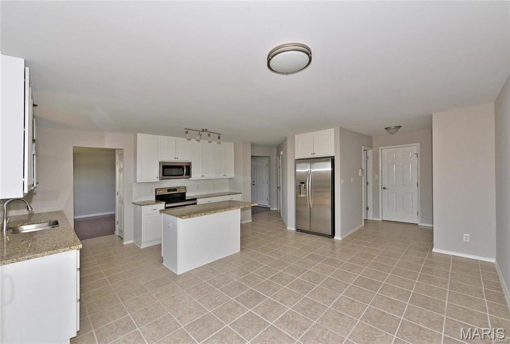 1401 Northshire Ln - Photo 6 of 23