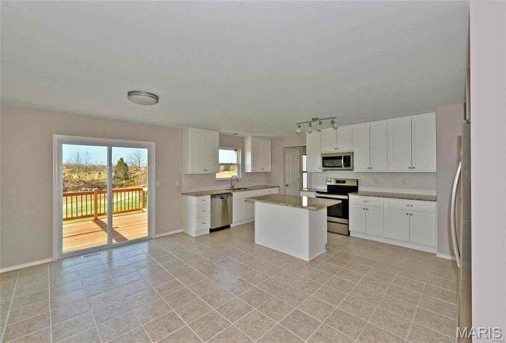 1401 Northshire Ln - Photo 7 of 23