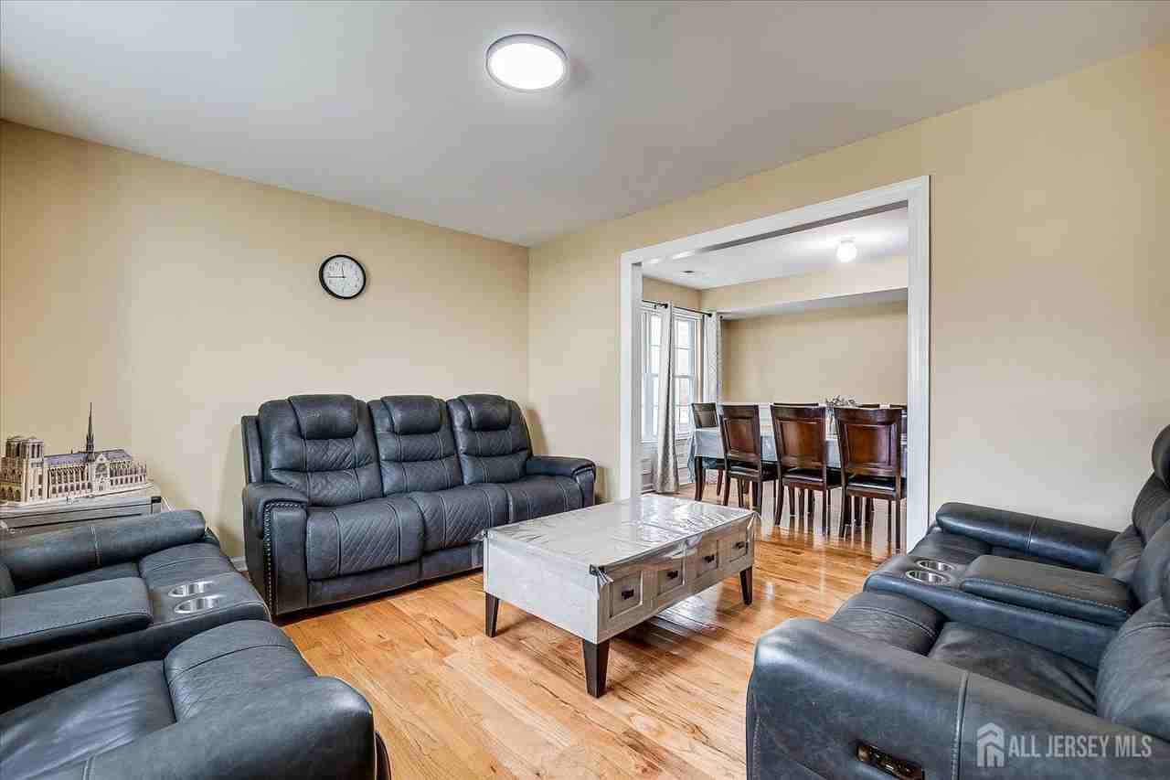 169 Metuchen Ave - Photo 6 of 36