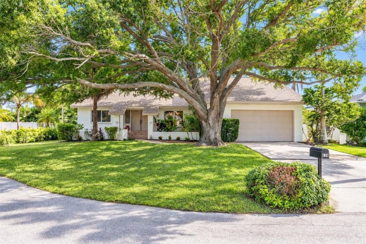 630 Pinta Dr - Photo 3 of 50