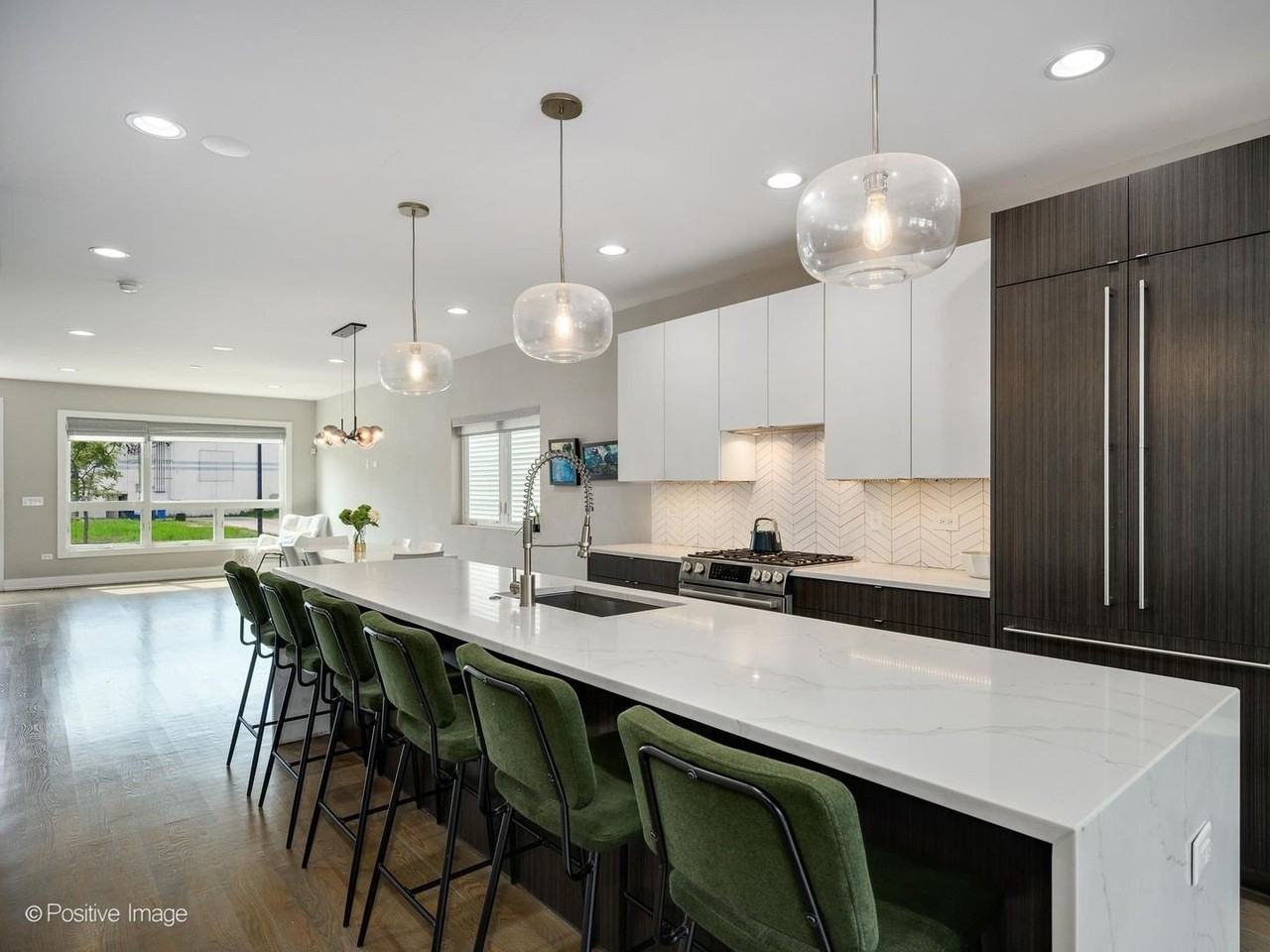 2544 W Warren Blvd - Photo 3 of 26