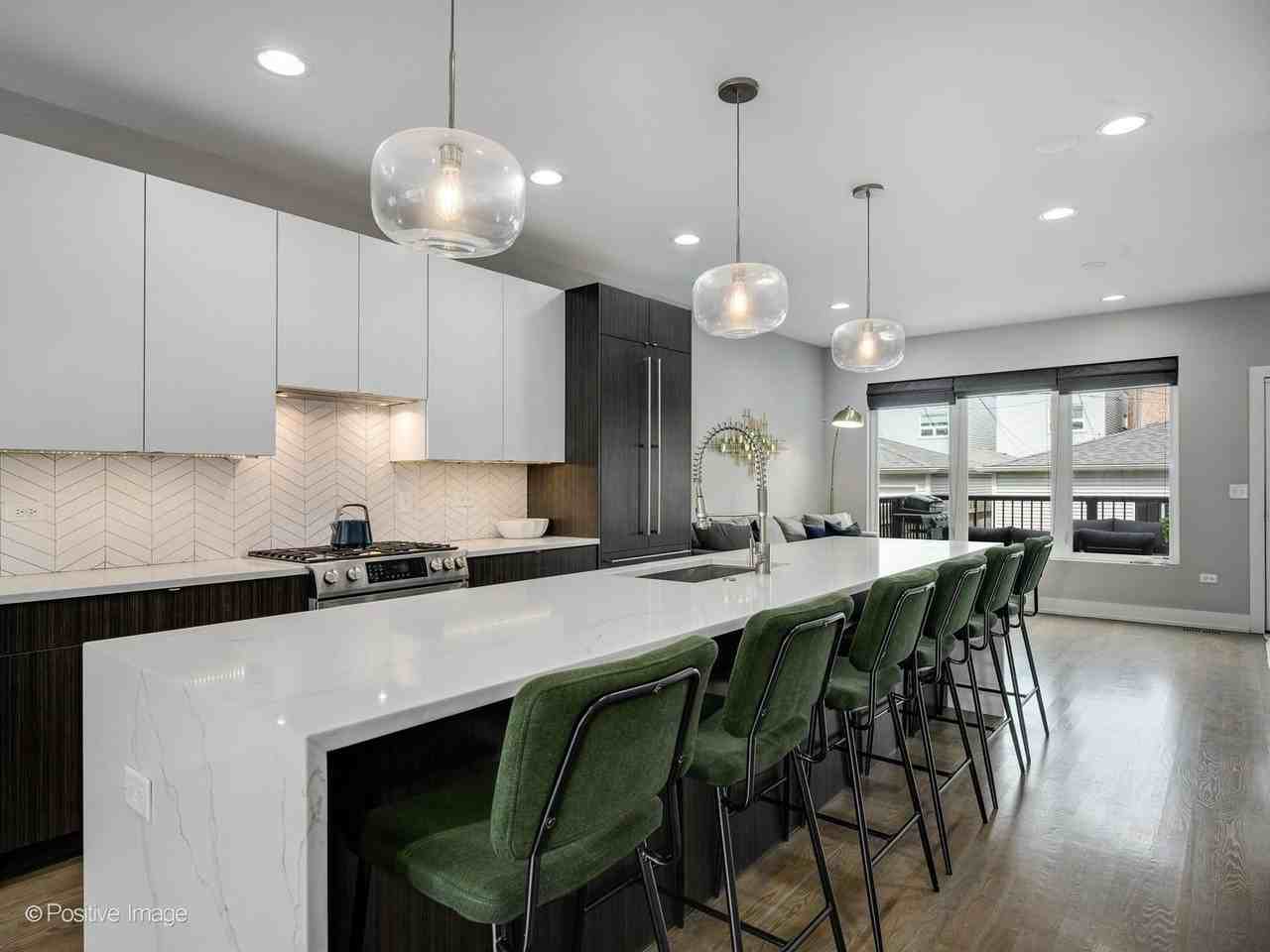 2544 W Warren Blvd - Photo 4 of 26