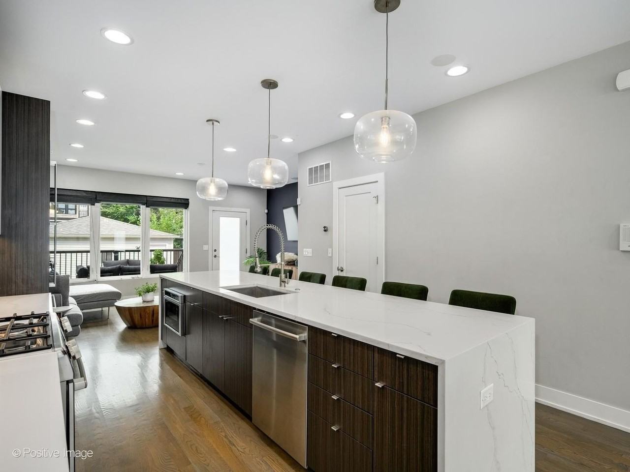 2544 W Warren Blvd - Photo 5 of 26