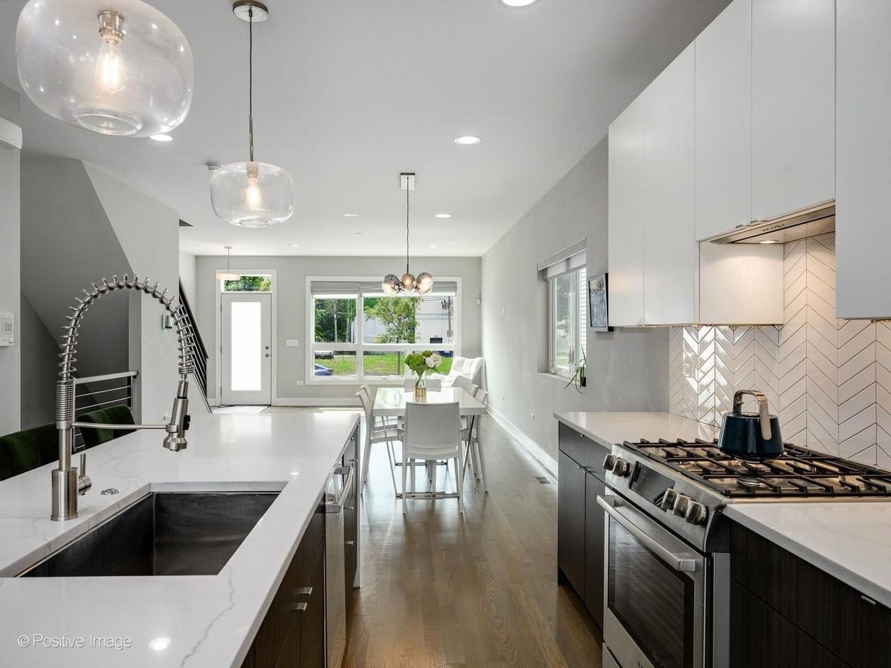 2544 W Warren Blvd - Photo 6 of 26