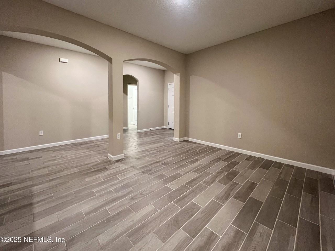 9627 Lovage Ln - Photo 7 of 38