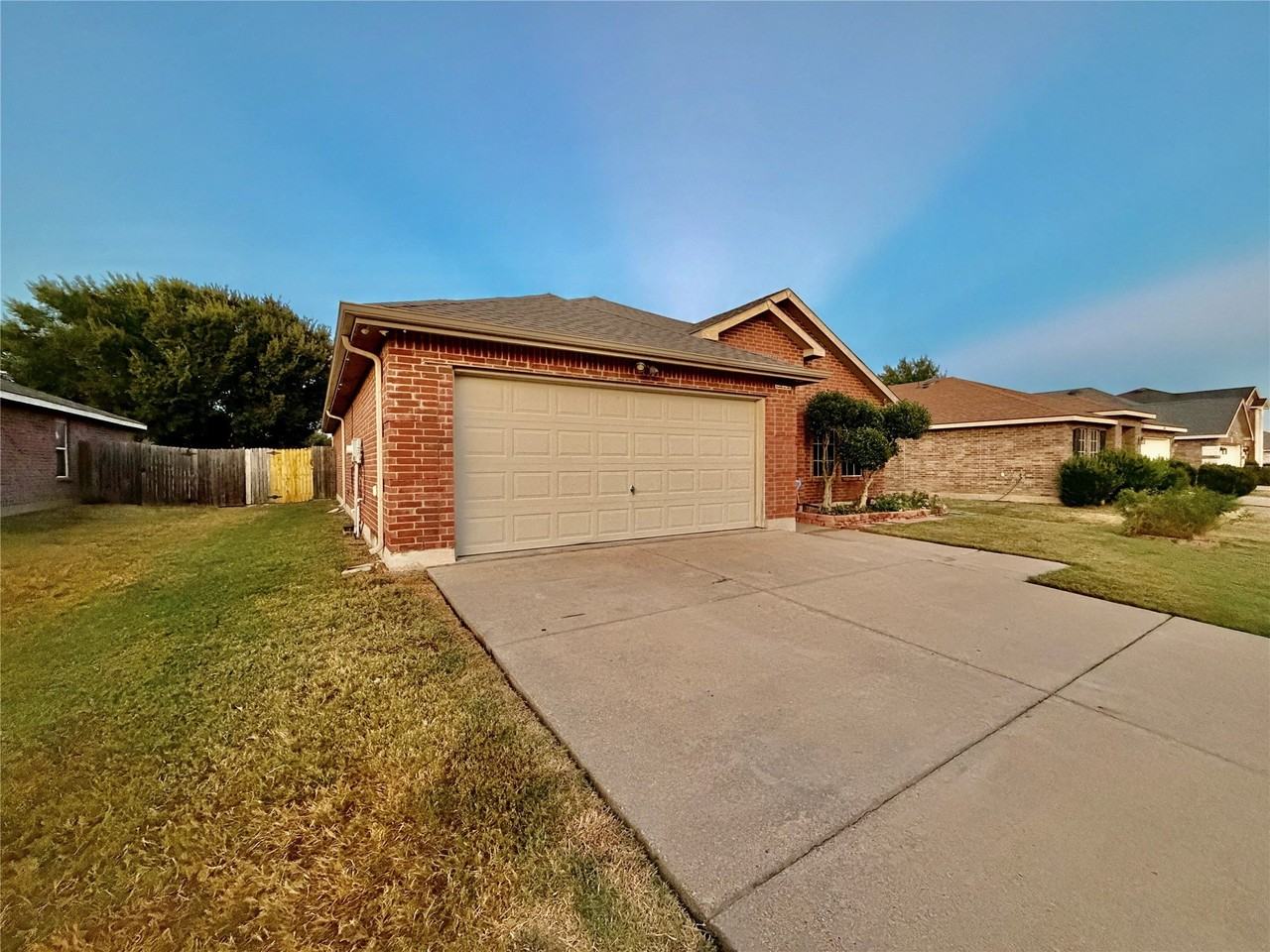 8107 Stowe Springs Ln - Photo 3 of 28