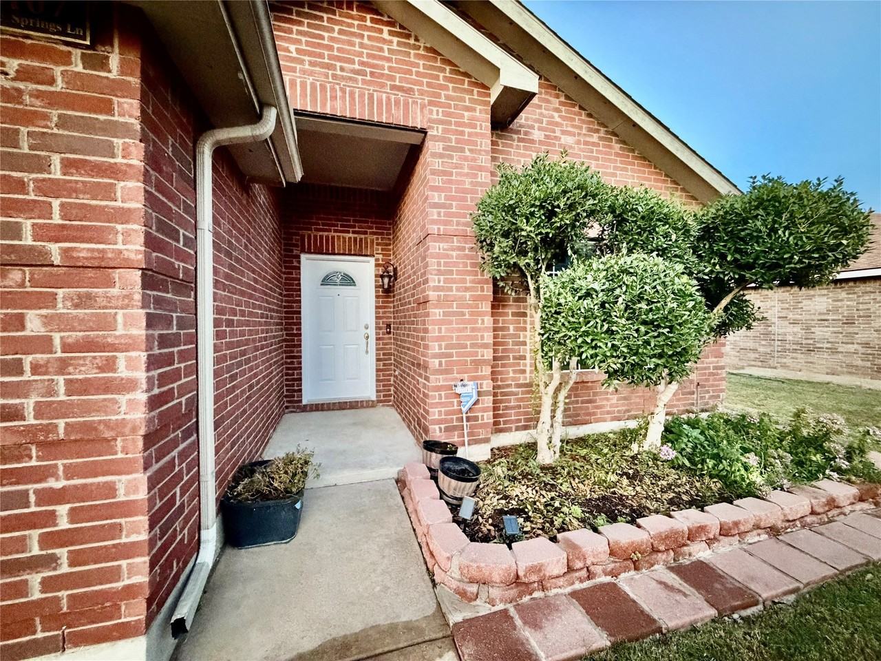 8107 Stowe Springs Ln - Photo 6 of 28