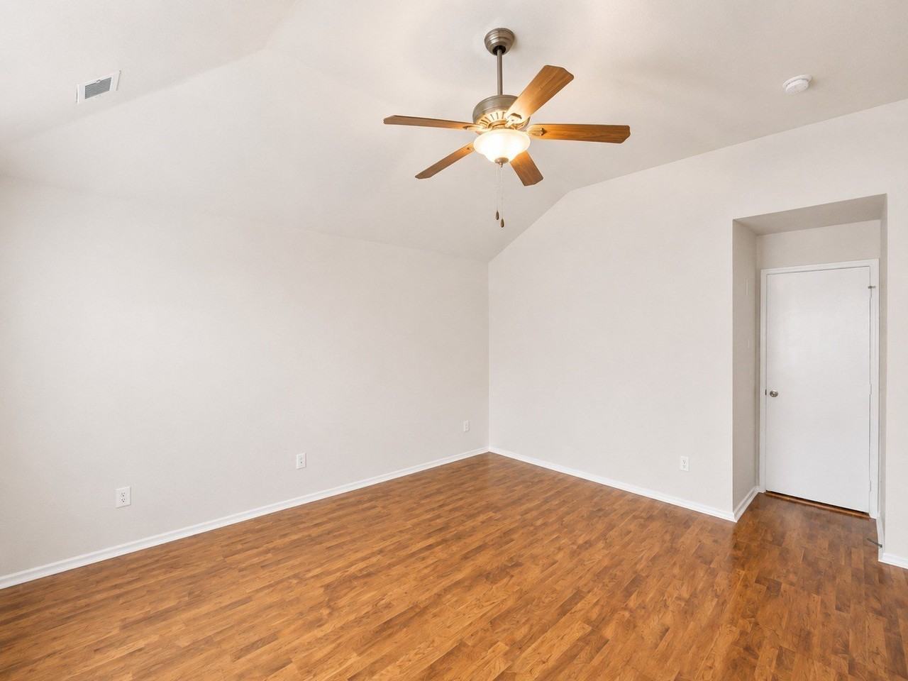3320 Truman St - Photo 6 of 30