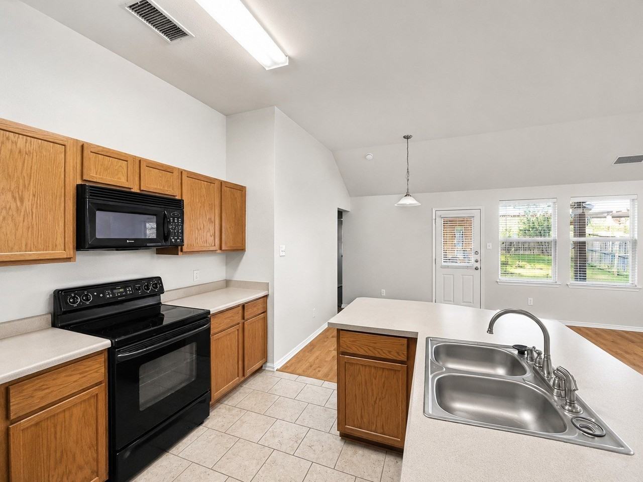 3320 Truman St - Photo 7 of 30