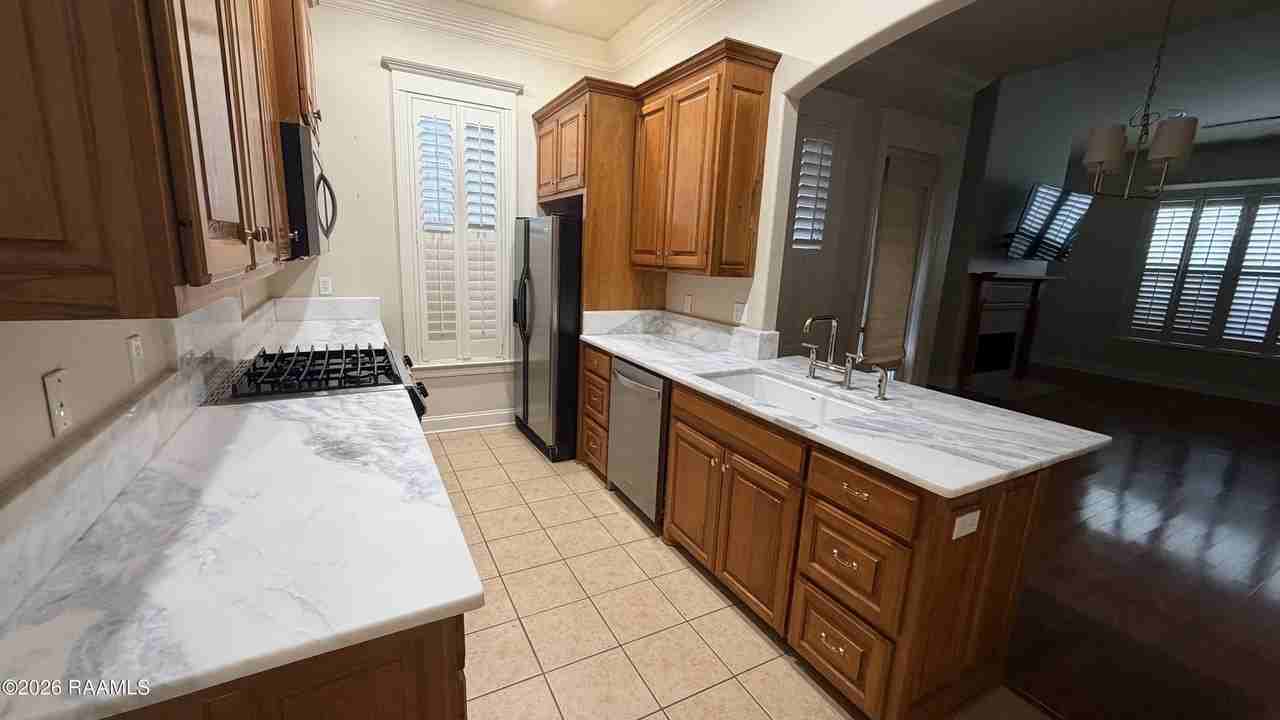 109 Laguna Ln - Photo 2 of 11
