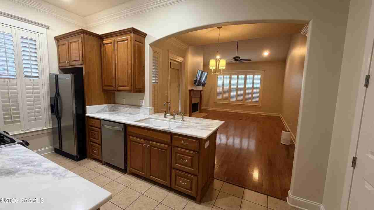 109 Laguna Ln - Photo 3 of 11