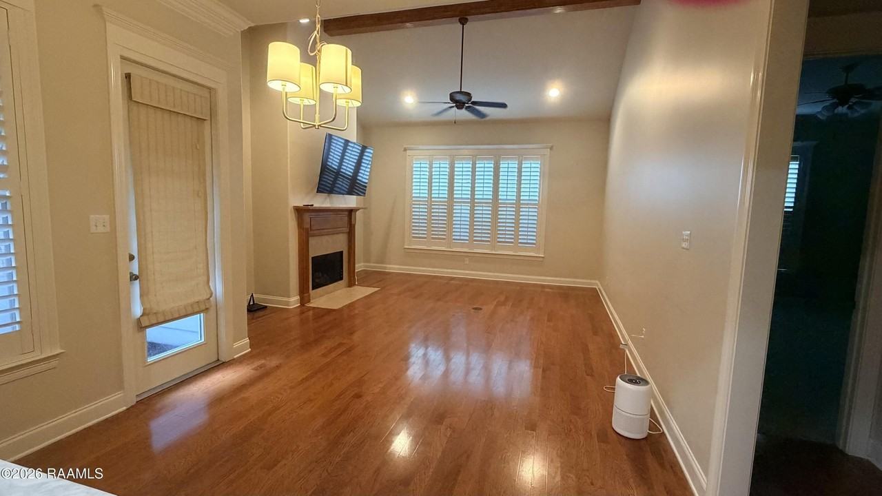 109 Laguna Ln - Photo 4 of 11