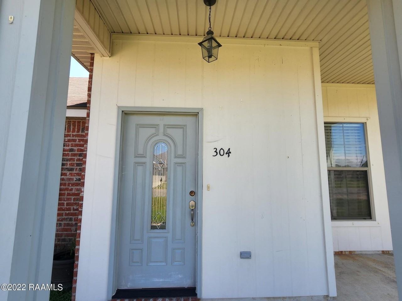 304 Stoneridge Dr - Photo 2 of 18