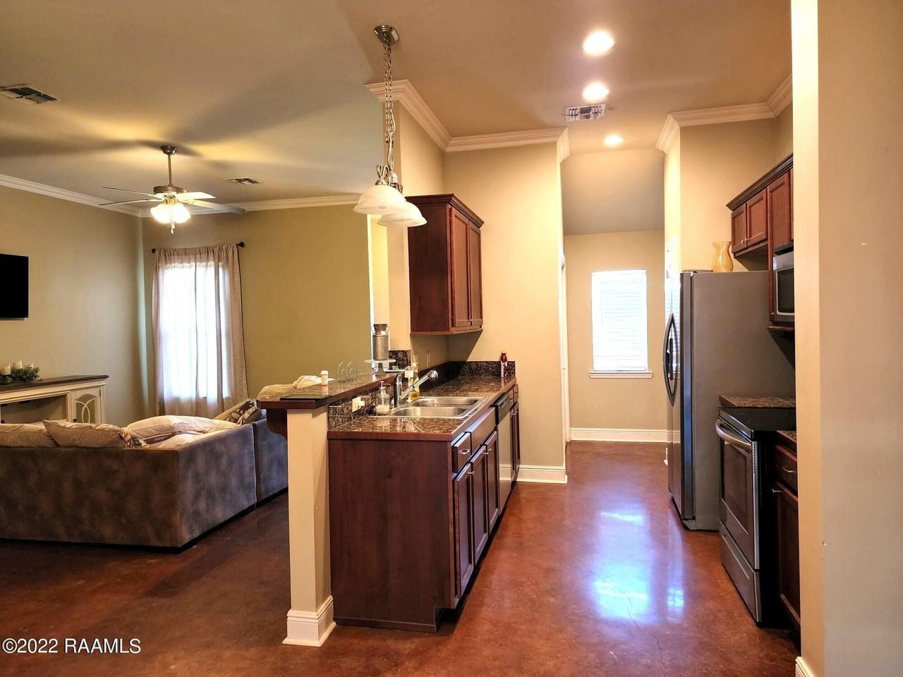 304 Stoneridge Dr - Photo 6 of 18