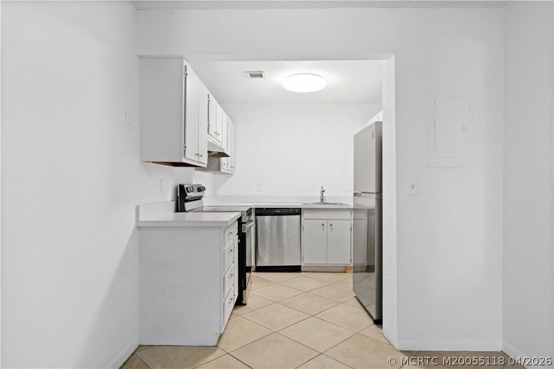 2118 Se Edler Dr #B - Photo 3 of 20
