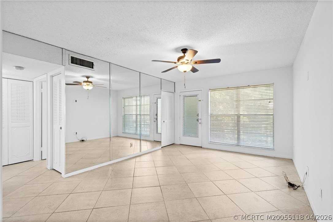 2118 Se Edler Dr #B - Photo 5 of 20