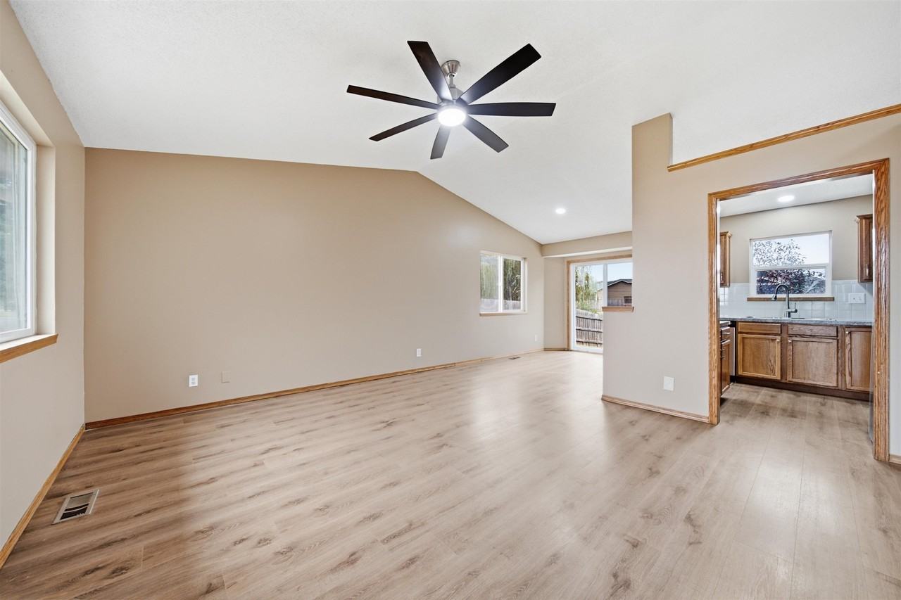 1926 N Mcrae Dr - Photo 6 of 31
