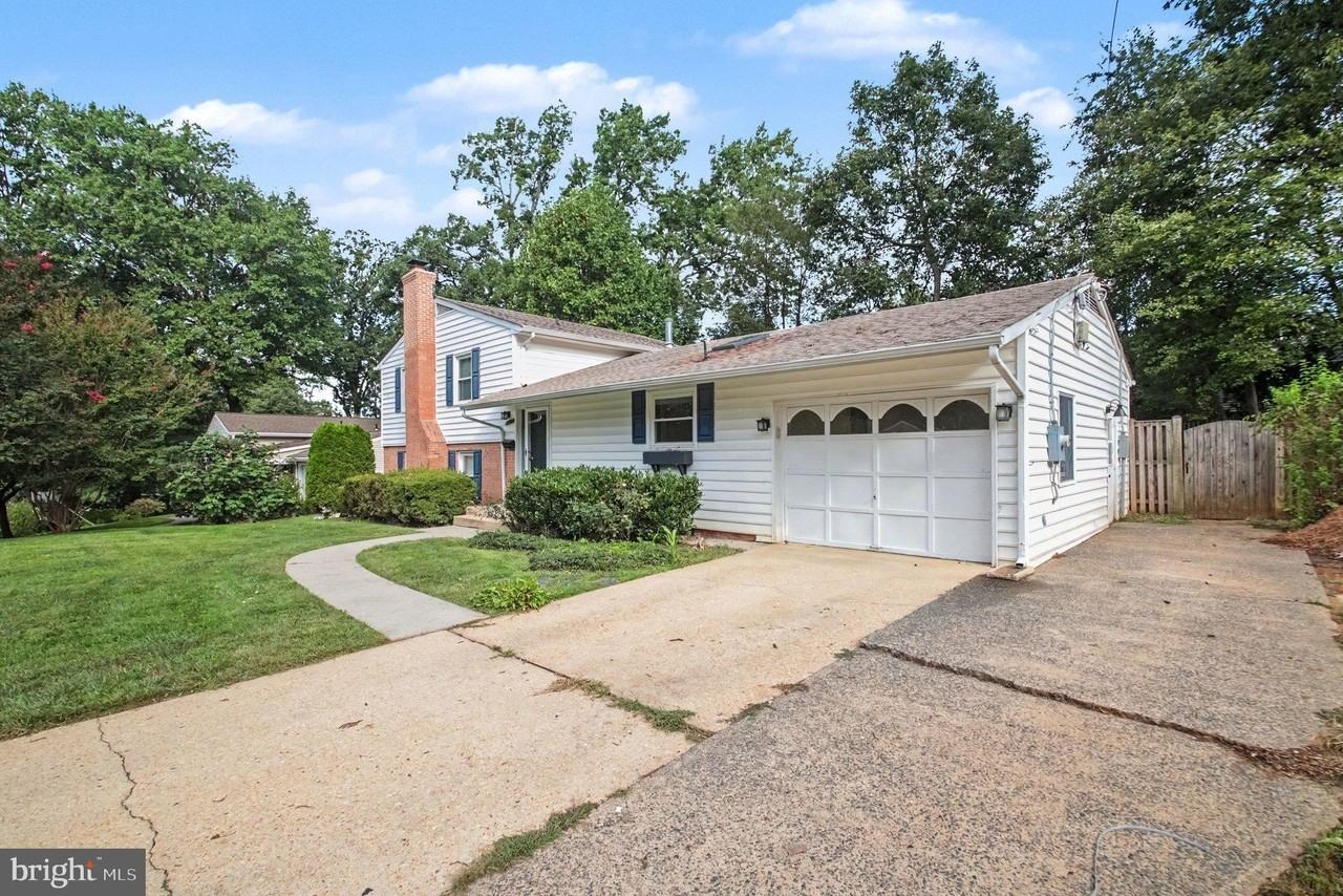 9302 Ashmeade Dr - Photo 2 of 24