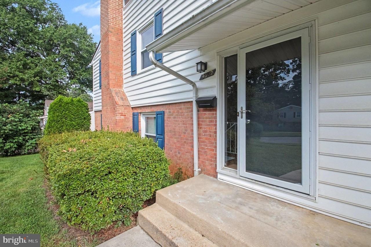 9302 Ashmeade Dr - Photo 3 of 24