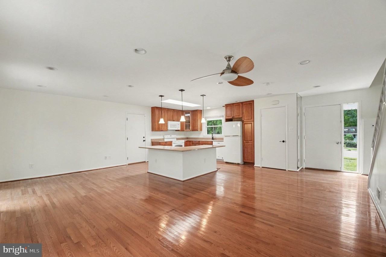 9302 Ashmeade Dr - Photo 4 of 24