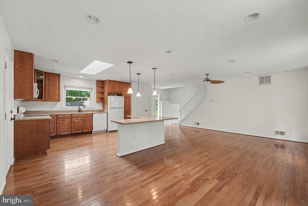 9302 Ashmeade Dr - Photo 5 of 24