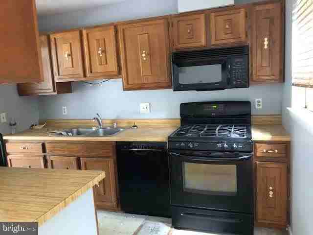 14358 Springbrook Ct - Photo 3 of 8
