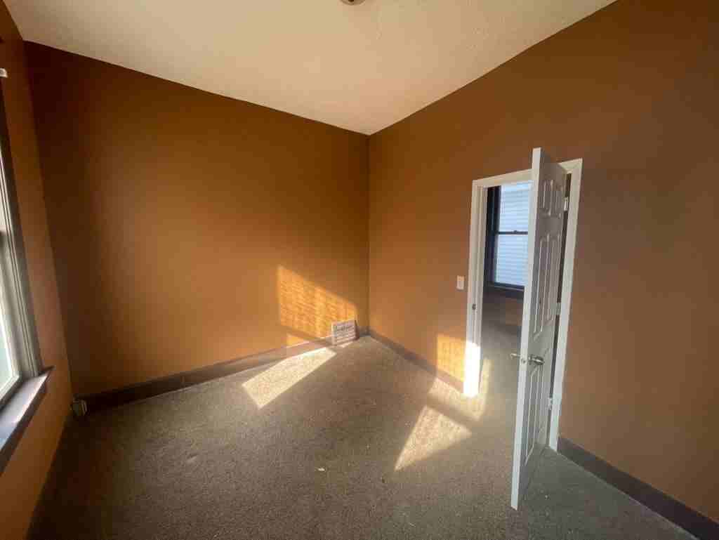 1005 S 8th St - Photo 5 of 9