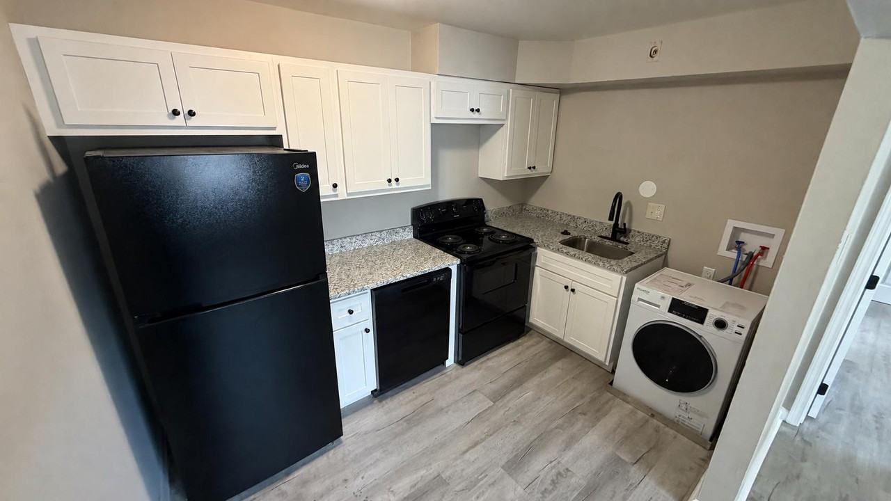 3320 Greenwood Blvd - Photo 7 of 10