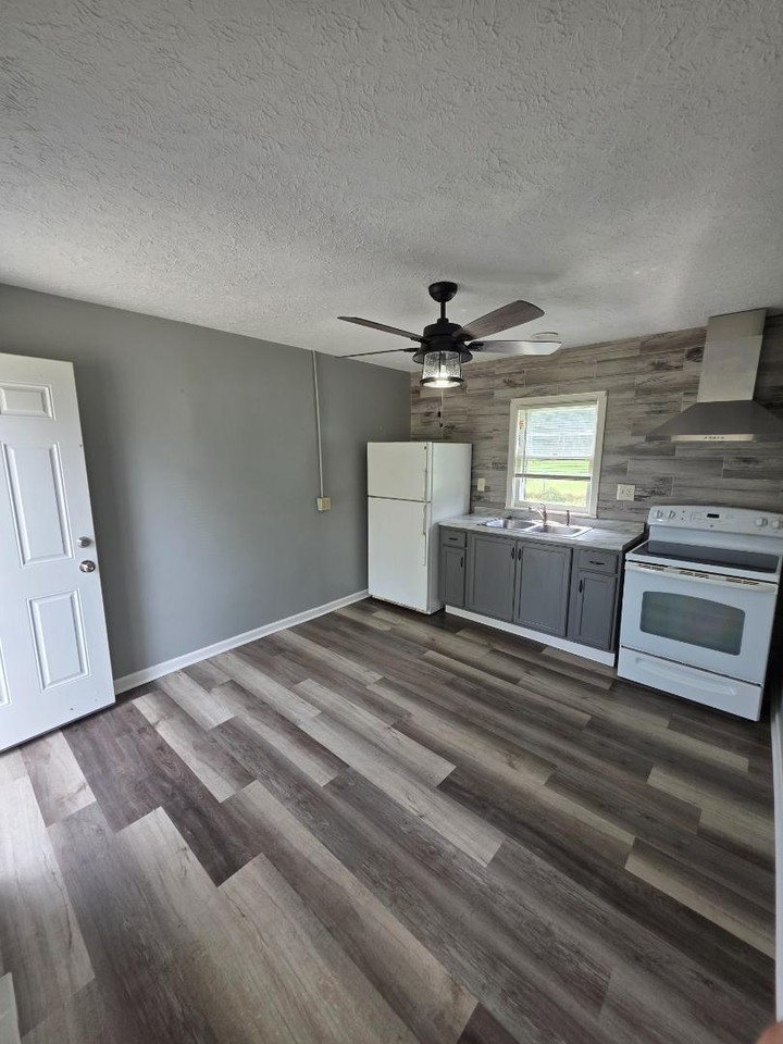 4066 Greenwich Rd - Photo 3 of 8