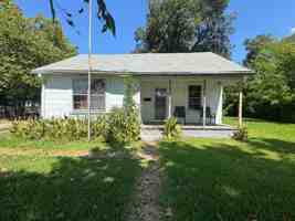 featured image of 2347 Foster St