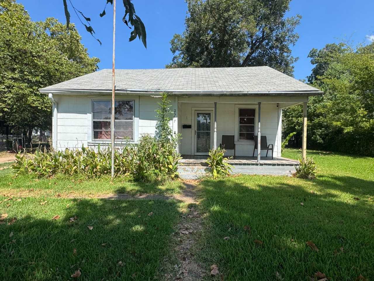2347 Foster St - Photo 2 of 2