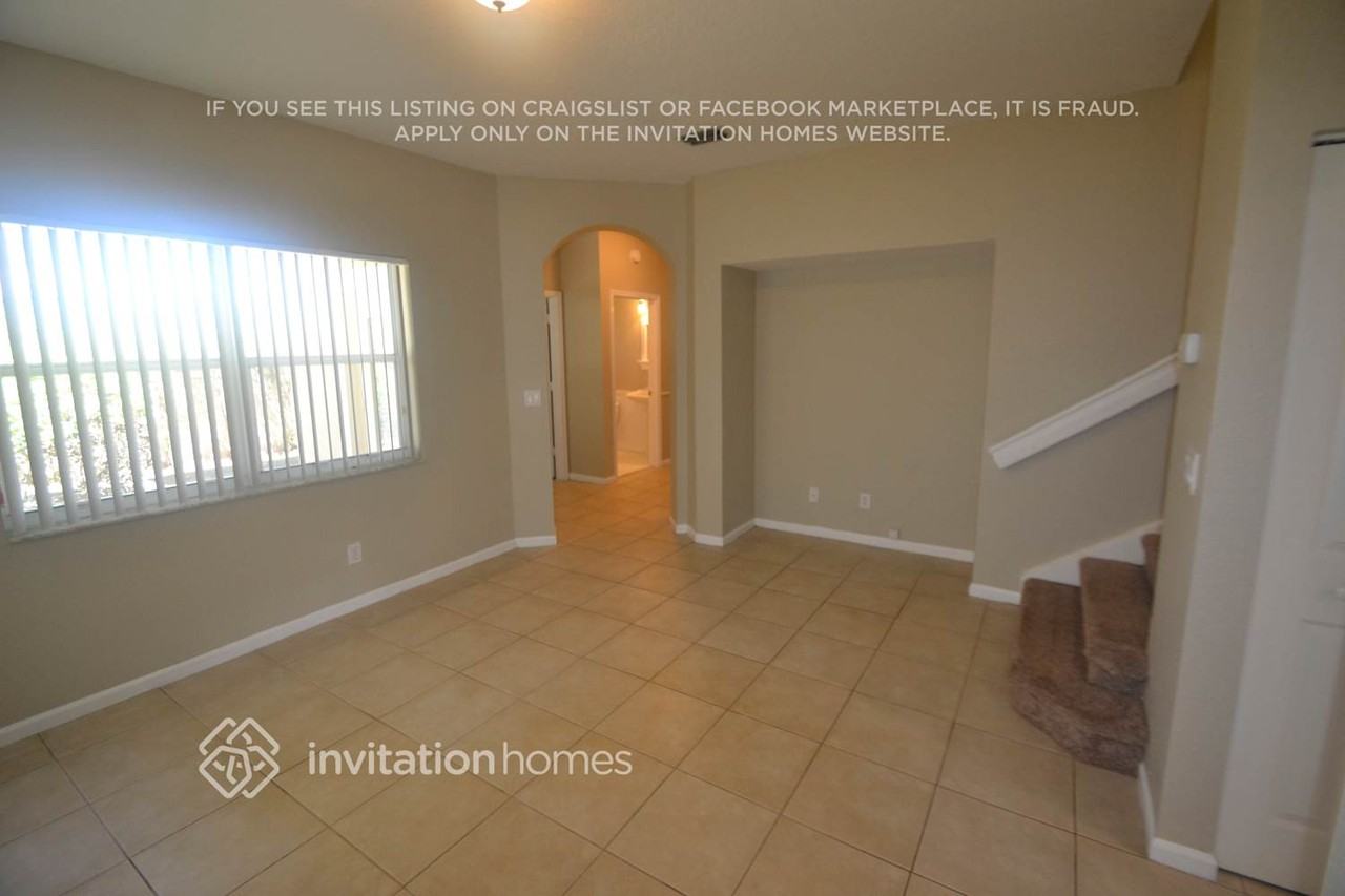 972 Nw 127th Ave - Photo 2 of 16