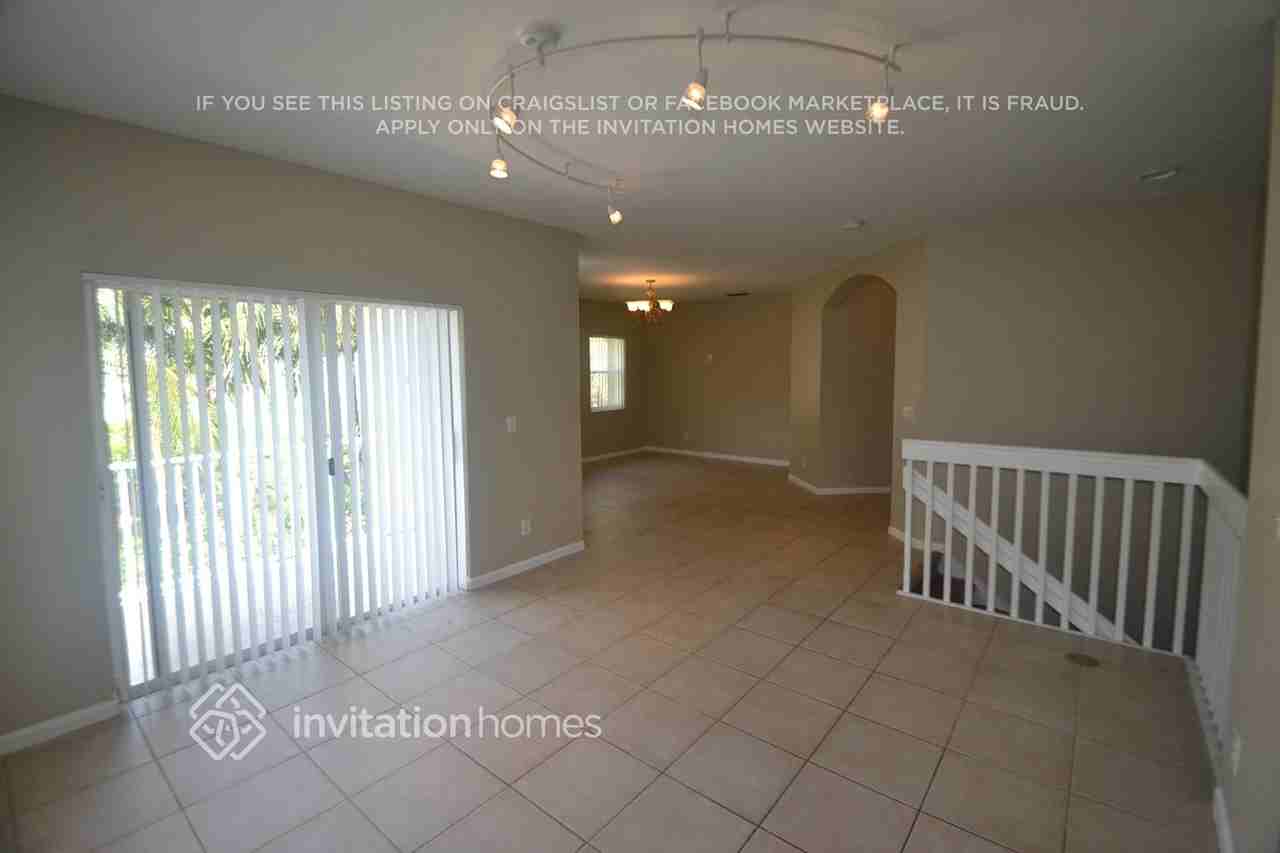 972 Nw 127th Ave - Photo 4 of 16