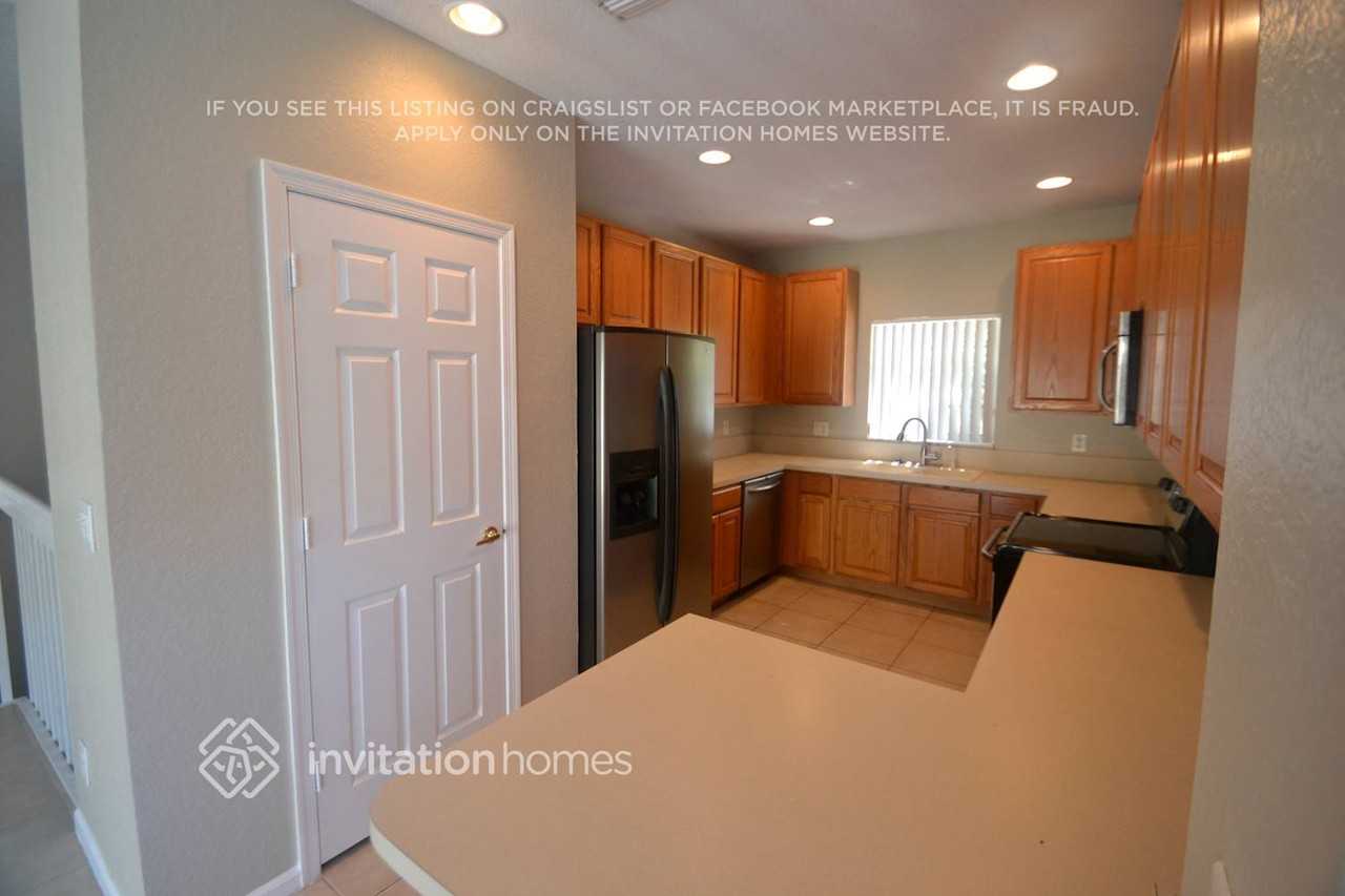 972 Nw 127th Ave - Photo 5 of 16
