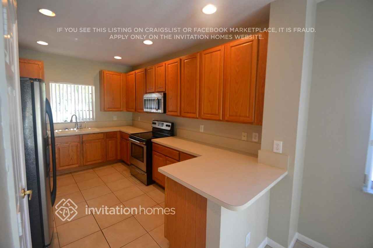 972 Nw 127th Ave - Photo 6 of 16