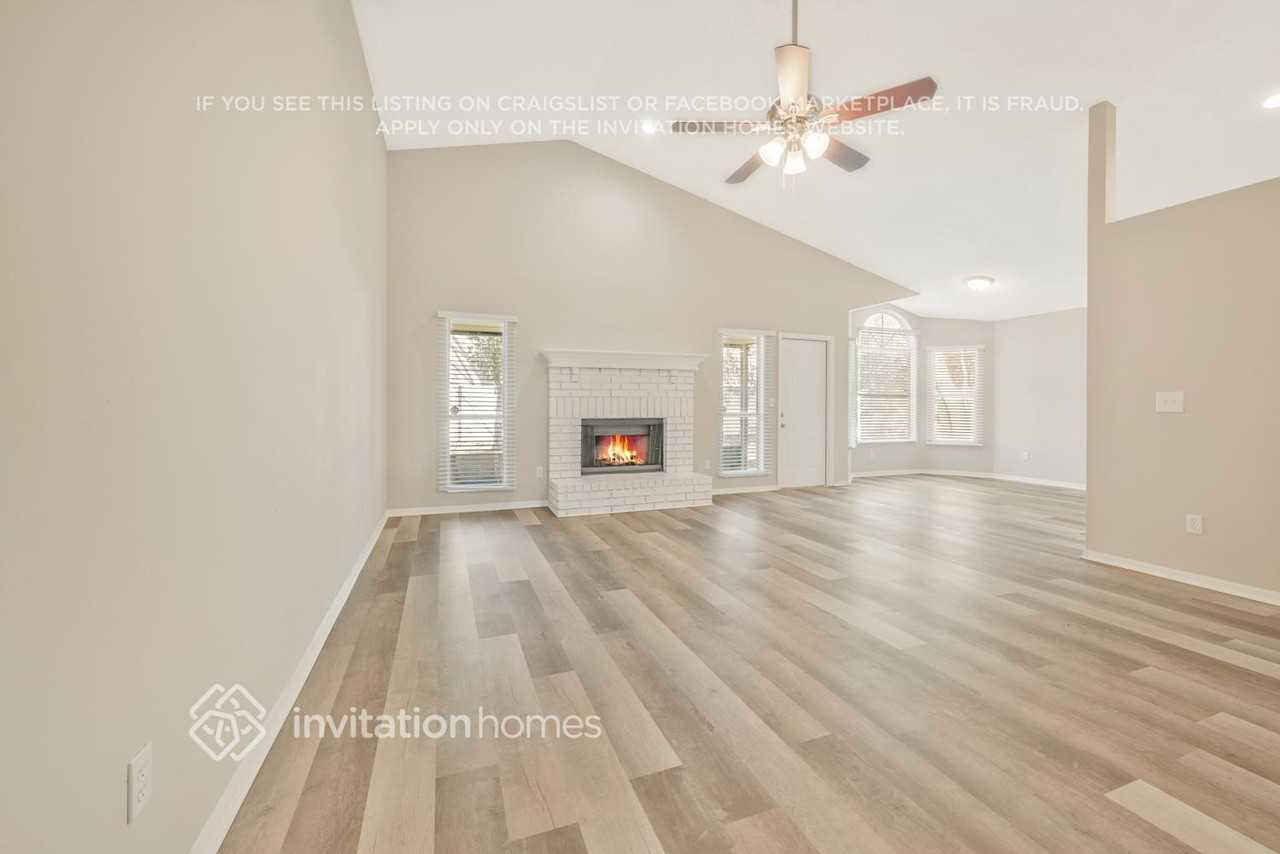 1011 Corkwood Dr - Photo 3 of 27