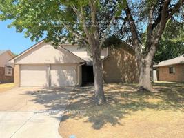 featured image of 2414 Claremont Dr