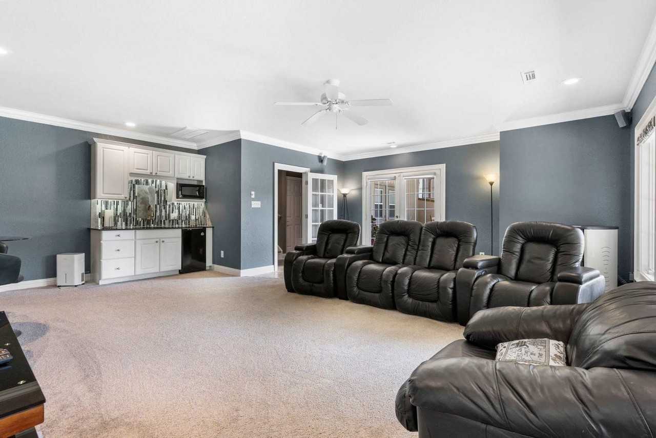69 Rath Dr #1621846P - Photo 5 of 43