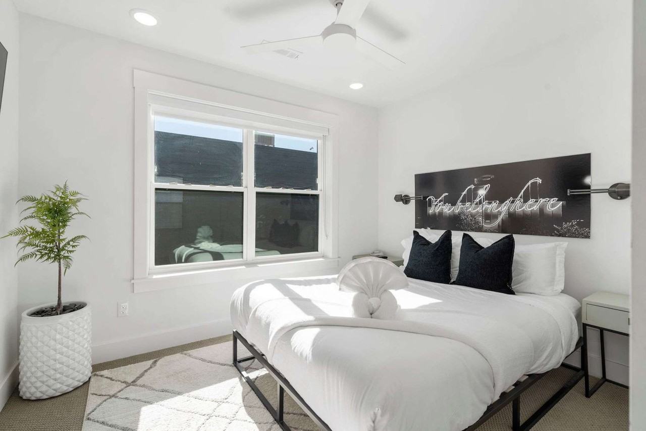 302 Se G St #1621844P - Photo 7 of 29