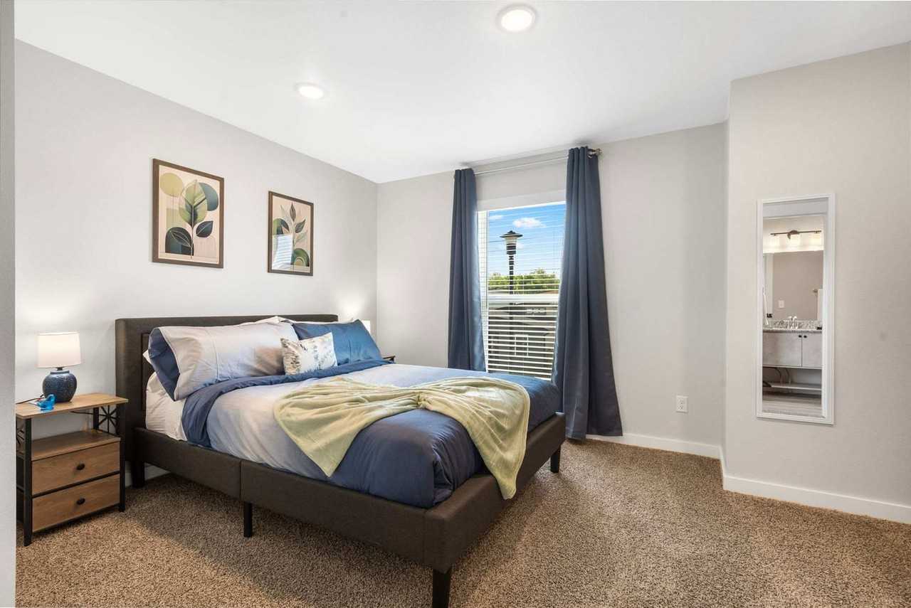 1060 Indiana Ave #1621847P - Photo 4 of 24