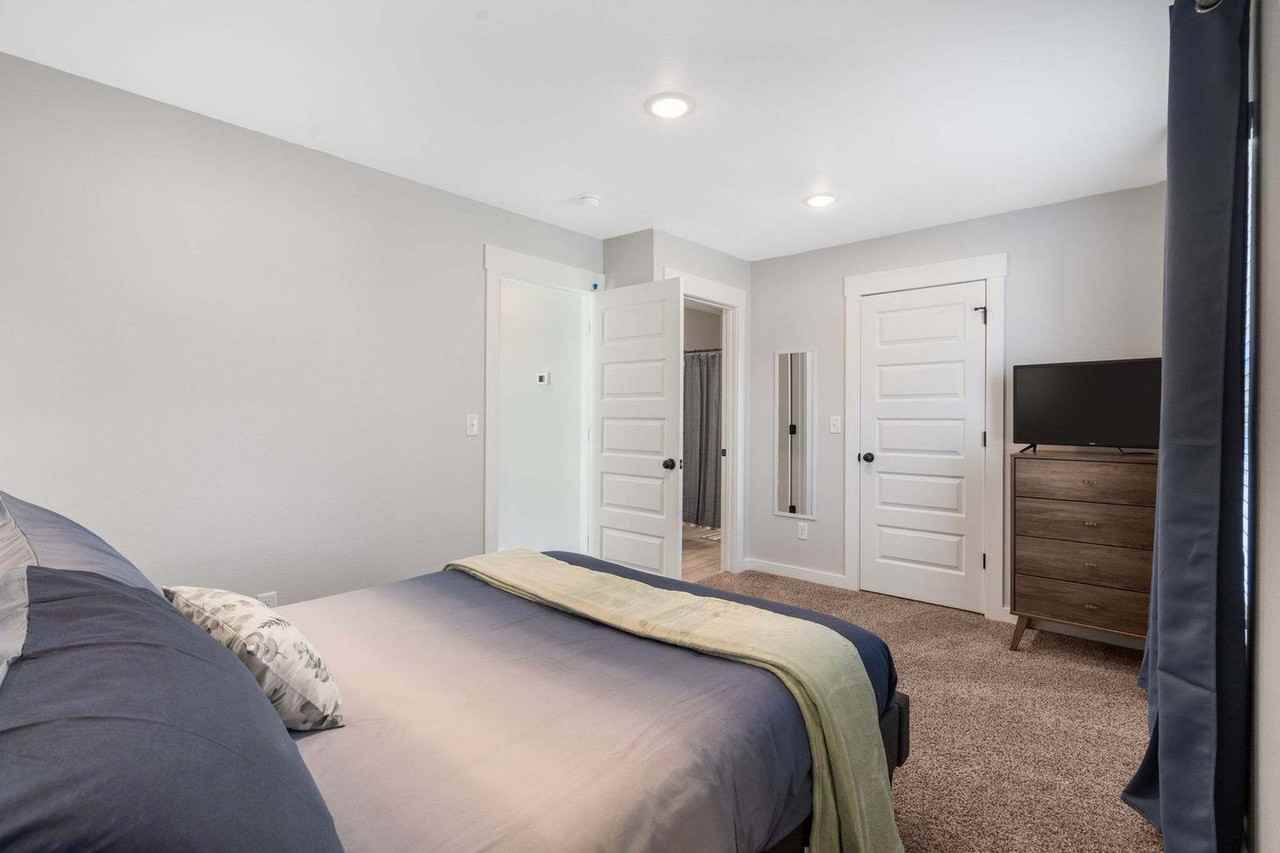 1060 Indiana Ave #1621847P - Photo 7 of 24