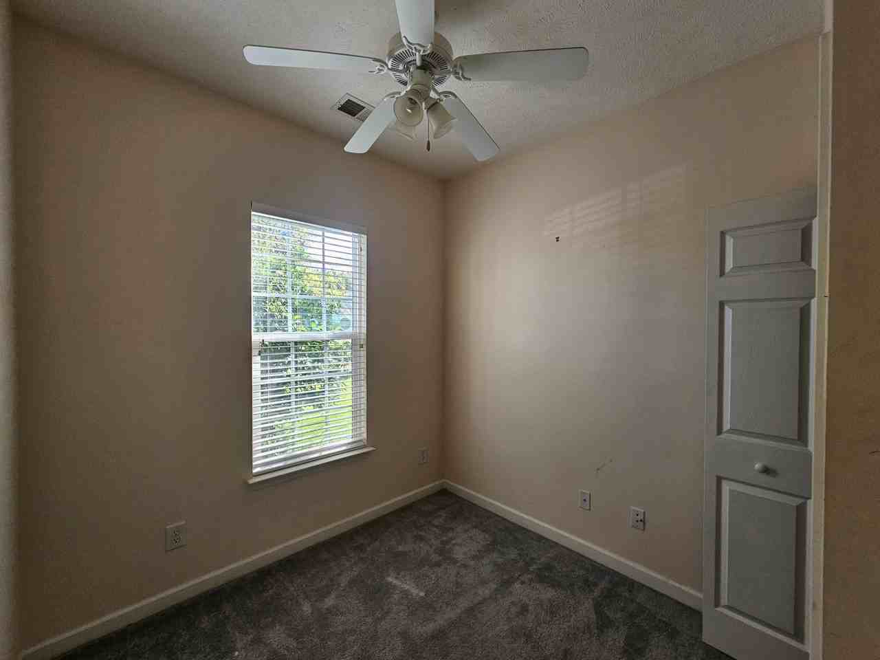 413 Cypress Dr - Photo 6 of 21