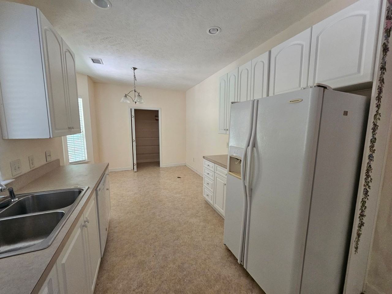 413 Cypress Dr - Photo 5 of 21