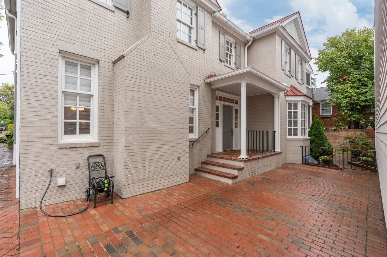 504 S Pitt St - Photo 2 of 50