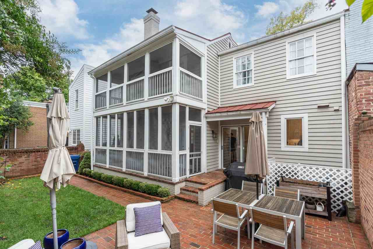 504 S Pitt St - Photo 7 of 50