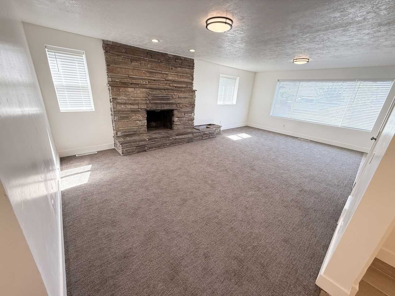 675 Eastsouth Street - Photo 5 of 50