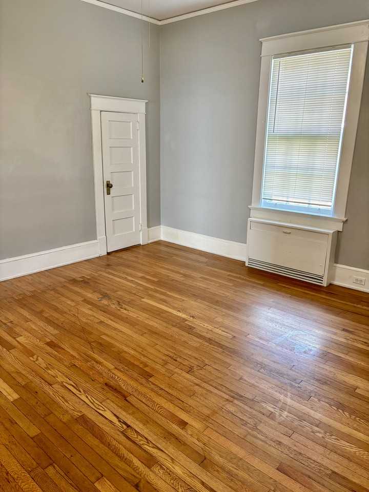2412 Main St S - Photo 5 of 22