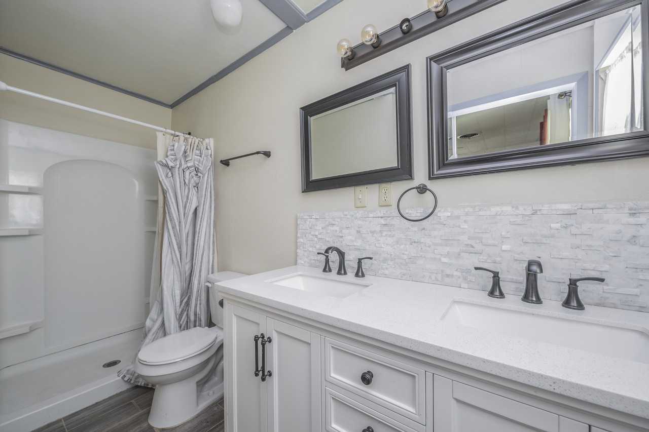 467 Ashley Ave - Photo 4 of 15