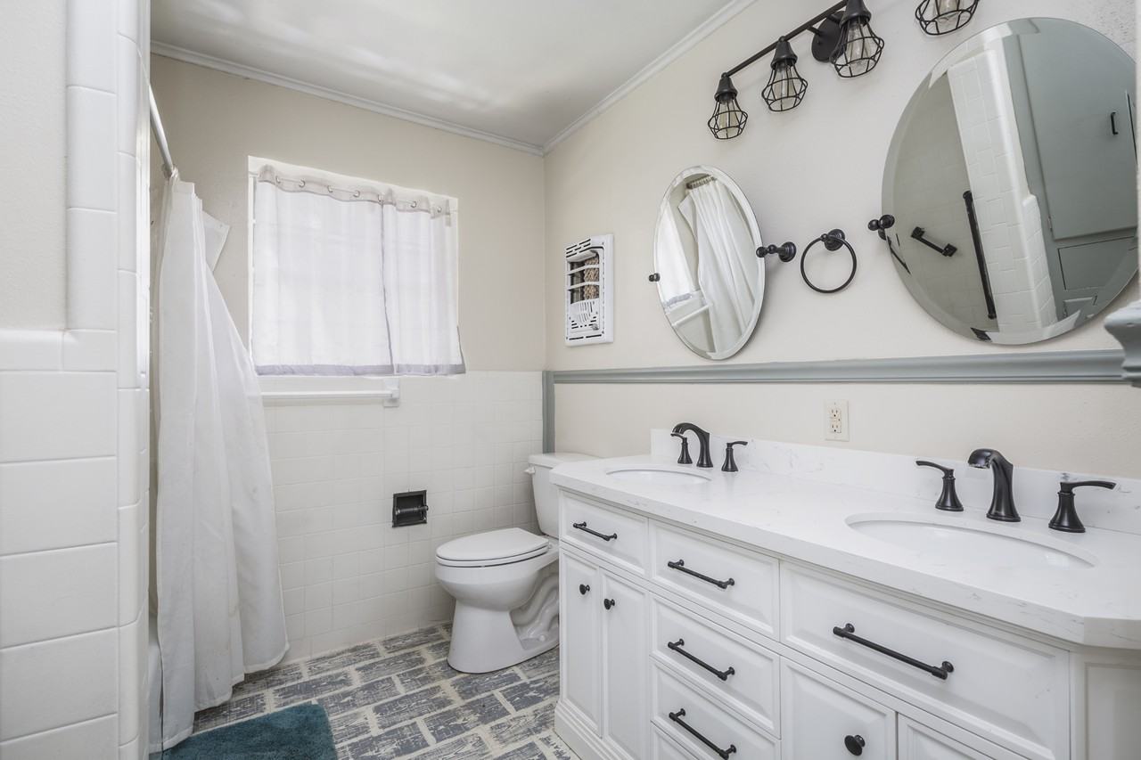 467 Ashley Ave - Photo 5 of 15