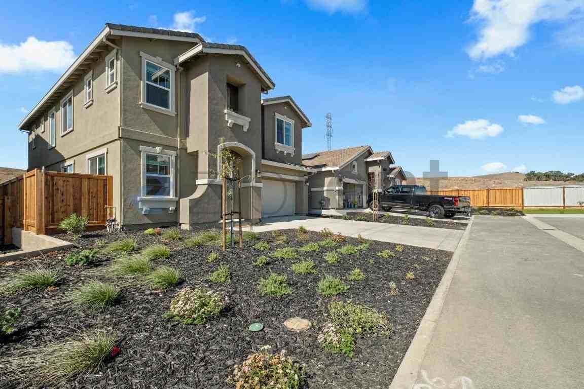 477 Trillium Ct - Photo 4 of 39